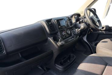 SPOTICAR Peugeot Boxer 2.2 Bluehdi 335 Professional L3 H2 Euro 6 (s/s) 5d Used Car - Commercial Vehicle Diesel White - Basildon - 1200640403_2