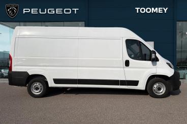 SPOTICAR Peugeot Boxer 2.2 Bluehdi 335 Professional L3 H2 Euro 6 (s/s) 5d Used Car - Commercial Vehicle Diesel White - Basildon - 1200640403_4