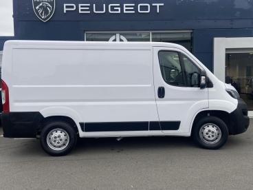 SPOTICAR Peugeot Boxer 2.2 Bluehdi 330 Professional L1 H1 Euro 6 (s/s) 5d Used Car - Commercial Vehicle Diesel White - Watford - 1200643086_3