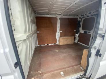 SPOTICAR Peugeot Boxer 2.2 Bluehdi 330 Professional L1 H1 Euro 6 (s/s) 5d Used Car - Commercial Vehicle Diesel White - Watford - 1200643086_5