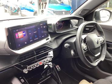 SPOTICAR Peugeot 2008 E-2008 54kwh First Edition Auto 5dr (11kw Charger) Used Car - Suv Electric White - Basingstoke - 1200556046_5