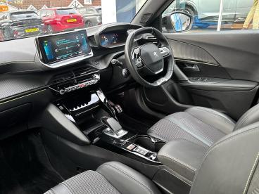 SPOTICAR Peugeot 2008 E-2008 50kwh Gt Auto 5dr Used Car - Suv Electric White - Romsey - 1200556352_2