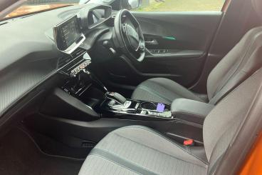 SPOTICAR Peugeot 2008 E-2008 50kwh Allure Premium Auto 5dr Used Car - Suv Electric Orange - Dartford - 1200575579_3