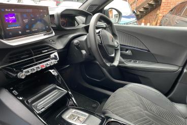 SPOTICAR Peugeot 2008 E-2008 54kwh Gt Auto 5dr (7kw Charger) Used Car - Suv Electric White - Newark On Trent - 1200579334_2