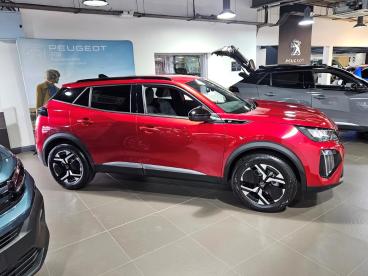 SPOTICAR Peugeot 2008 E-2008 50kwh Allure Auto 5dr (7kw Charger) Used Car - Suv Electric Red - County Antrim - 1200586237_3