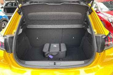 SPOTICAR Peugeot 208 E-208 50kwh Gt Premium Auto 5dr (7kw Charger) Used Car - Hatchback Electric Yellow - Newark On Trent - 1200519168_5
