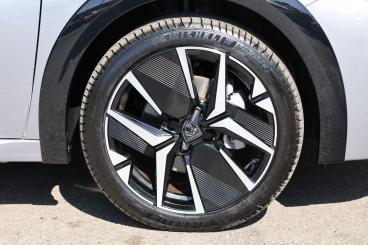 SPOTICAR Peugeot 208 E-208 51kwh Gt Auto 5dr (7.4kw Charger) Used Car - Hatchback Electric Grey - Oldham - 1200549539_5