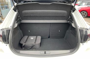 SPOTICAR Peugeot 208 E-208 50kwh Gt Premium Auto 5dr Used Car - Hatchback Electric White - Newark On Trent - 1200557554_5