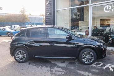 SPOTICAR Peugeot 208 E-208 50kwh Allure Premium + Auto 5dr (7kw Charger) Used Car - Hatchback Electric Black - Leamington - 1200557664_4
