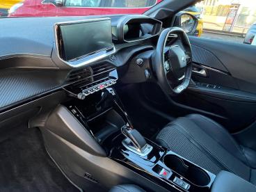 SPOTICAR Peugeot 208 E-208 50kwh Gt Auto 5dr Used Car - Hatchback Electric White - Wolverhampton - 1200562855_5