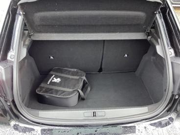 SPOTICAR Peugeot 208 E-208 50kwh Gt Premium Auto 5dr Used Car - Hatchback Electric Black - Basingstoke - 1200567597_5