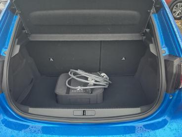 SPOTICAR Peugeot 208 E-208 50kwh Gt Premium Auto 5dr Used Car - Hatchback Electric Blue - Basingstoke - 1200567612_5