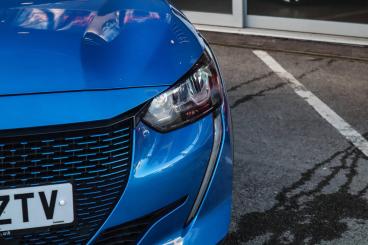 SPOTICAR Peugeot 208 E-208 50kwh Allure Premium Auto 5dr Used Car - Hatchback Electric Blue - Stourbridge - 1200570385_5