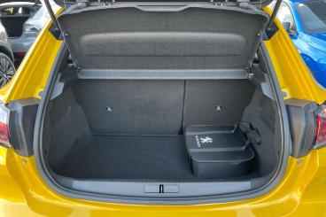 SPOTICAR Peugeot 208 E-208 50kwh Gt Auto 5dr Used Car - Hatchback Electric Yellow - Newark On Trent - 1200574186_5