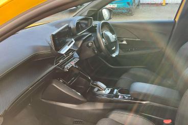 SPOTICAR Peugeot 208 E-208 50kwh Gt Auto 5dr Used Car - Hatchback Electric Yellow - Dartford - 1200575581_3