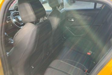 SPOTICAR Peugeot 208 E-208 50kwh Gt Auto 5dr Used Car - Hatchback Electric Yellow - Dartford - 1200575581_5