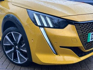 SPOTICAR Peugeot 208 E-208 50kwh Gt Premium Auto 5dr (7kw Charger) Used Car - Hatchback Electric Yellow - Tonbridge - 1200584766_4