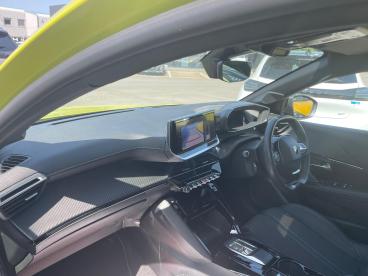 SPOTICAR Peugeot 208 E-208 51kwh Gt Auto 5dr (7.4kw Charger) Used Car - Hatchback Electric Yellow - Weston-super-mare - 1200596938_2