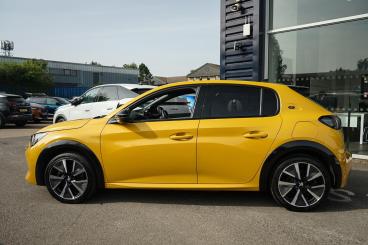 SPOTICAR Peugeot 208 E-208 50kwh Gt Auto 5dr Used Car - Hatchback Electric Yellow - Leamington - 1200619791_5