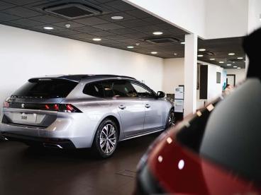 SPOTICAR Peugeot E-3008 73kwh Gt Auto 5dr Used Car - Suv Electric Blue - Bromsgrove - 1200514402_4