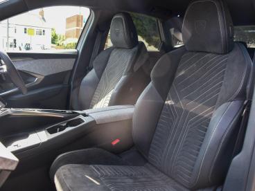 SPOTICAR Peugeot E-3008 73kwh Gt Auto 5dr Used Car - Suv Electric White - Hinckley - 1200523099_4