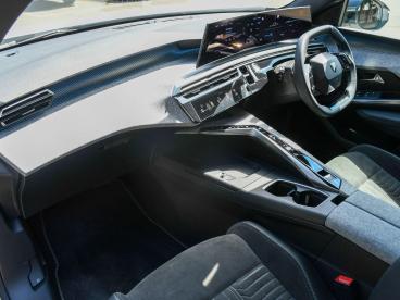 SPOTICAR Peugeot E-3008 73kwh Gt Auto 5dr Used Car - Suv Electric White - Hinckley - 1200523099_5