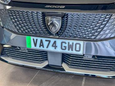 SPOTICAR Peugeot E-3008 73kwh Gt Auto 5dr Used Car - Suv Electric Grey - Stourbridge - 1200527800_4