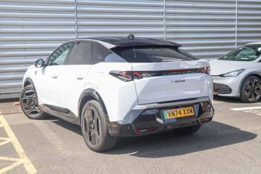 SPOTICAR Peugeot E-3008 73kwh Gt Auto 5dr Used Car - Suv Electric White - Stourbridge - 1200527802_3