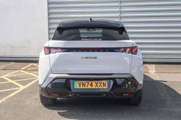 SPOTICAR Peugeot E-3008 73kwh Gt Auto 5dr Used Car - Suv Electric White - Stourbridge - 1200527802_5