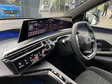 SPOTICAR Peugeot E-3008 73kwh Gt Auto 5dr Used Car - Suv Electric Grey - Basingstoke - 1200556532_5