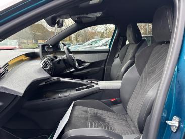 SPOTICAR Peugeot E-3008 73kwh Gt Auto 5dr Used Car - Suv Electric Blue - Taunton - 1200563543_2