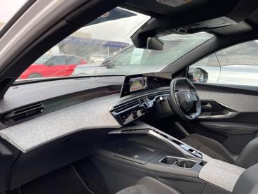 SPOTICAR Peugeot E-3008 73kwh Gt Auto 5dr Used Car - Suv Electric White - Weston-super-mare - 1200581741_2