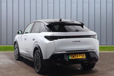 SPOTICAR Peugeot E-3008 73kwh Gt Auto 5dr Used Car - Suv Electric White - Weston-super-mare - 1200581741_3