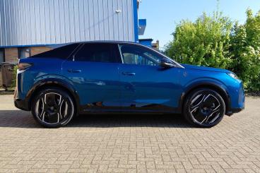SPOTICAR Peugeot E-3008 73kwh Gt Auto 5dr Used Car - Suv Electric Blue - Fareham - 1200588087_2