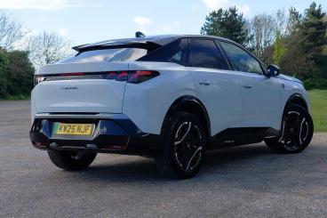 SPOTICAR Peugeot E-3008 73kwh Gt Auto 5dr Used Car - Suv Electric White - Eastbourne - 1200590282_3