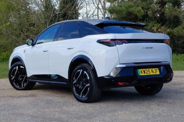 SPOTICAR Peugeot E-3008 73kwh Gt Auto 5dr Used Car - Suv Electric White - Eastbourne - 1200590282_5