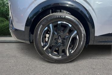 SPOTICAR Peugeot E-3008 73kwh Gt Auto 5dr Used Car - Suv Electric Grey - Romsey - 1200601780_5