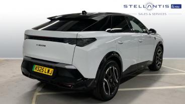 SPOTICAR Peugeot E-3008 73kwh Gt Auto 5dr Used Car - Suv Electric White - West London - 1200601974_3