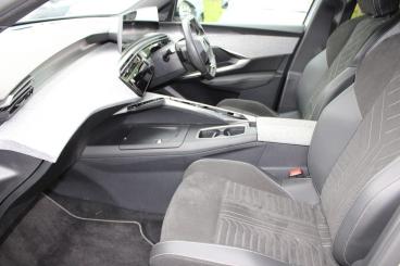 SPOTICAR Peugeot E-3008 73kwh Gt Auto 5dr Used Car - Suv Electric White - Yeovil - 1200607630_2