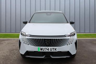 SPOTICAR Peugeot E-3008 73kwh Gt Auto 5dr Used Car - Suv Electric White - Yeovil - 1200607630_3