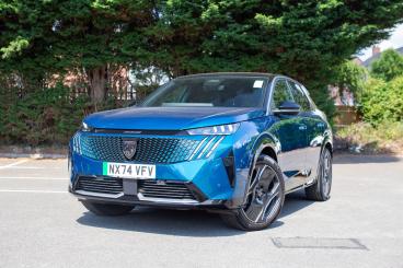 SPOTICAR Peugeot E-3008 73kwh Gt Auto 5dr Used Car - Suv Electric Blue - Hinckley - 1200615909_2