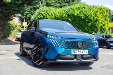 SPOTICAR Peugeot E-3008 73kwh Gt Auto 5dr Used Car - Suv Electric Blue - Hinckley - 1200615909_5