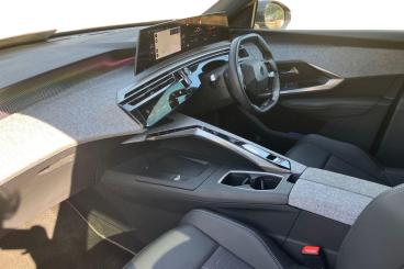 SPOTICAR Peugeot E-3008 73kwh Gt Auto 5dr Used Car - Suv Electric Black - Portsmouth - 1200621585_2