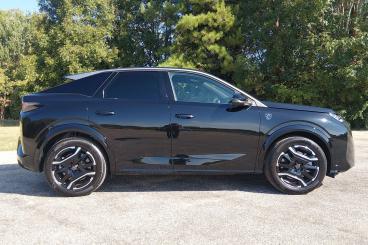 SPOTICAR Peugeot E-3008 73kwh Gt Auto 5dr (11kw Charger) Used Car - Suv Electric Black - Eastbourne - 1200626877_2