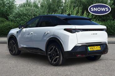 SPOTICAR Peugeot E-3008 73kwh Gt Auto 5dr (11kw Charger) Used Car - Suv Electric White - Portsmouth - 1200626951_3