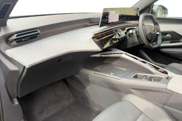 SPOTICAR Peugeot E-3008 73kwh Gt Auto 5dr (11kw Charger) Used Car - Suv Electric White - Newark On Trent - 1200629830_2
