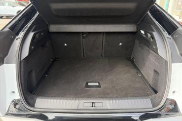 SPOTICAR Peugeot E-3008 73kwh Gt Auto 5dr (11kw Charger) Used Car - Suv Electric White - Newark On Trent - 1200629830_5