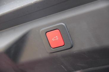 SPOTICAR Peugeot E-3008 73kwh Gt Auto 5dr (11kw Charger) Used Car - Suv Electric Blue - Bulkington - 1200639560_5