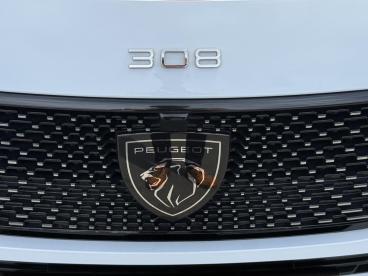 SPOTICAR Peugeot 308 E-308 54kwh Gt Auto 5dr Used Car - Saloon Electric White - Watford - 1200526058_3