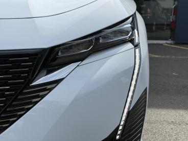 SPOTICAR Peugeot 308 E-308 54kwh Gt Auto 5dr Used Car - Saloon Electric White - Watford - 1200526058_4